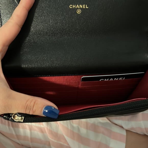 CHANEL 19 Black WOC - Picture 5 of 8